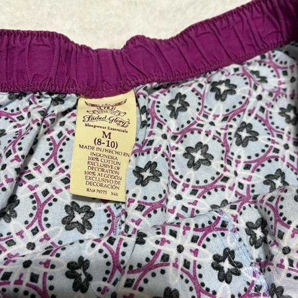 Bundle of 4 pajama bottoms. Size medium. 1 Top. Total of 5 - Picture 7 of 15